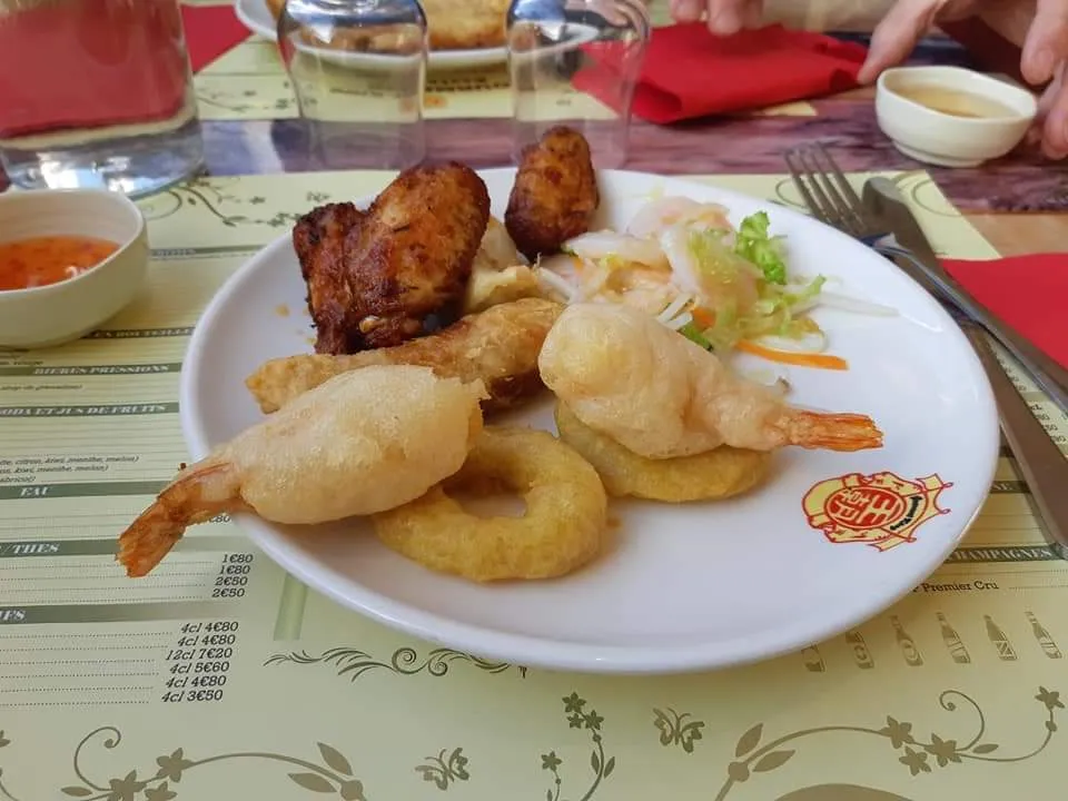 Beignets de Calamars Crevettes Et Ailes de Poulets